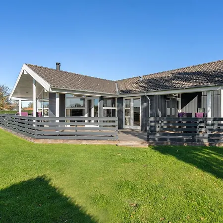 Sylvana - 400m From The Sea By Interhome